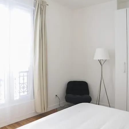 Bright Near Montmartre Apartment *